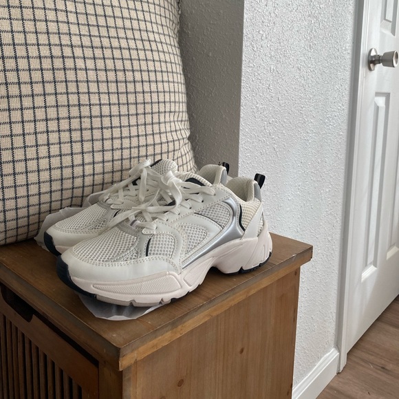 New shoes H&M sneakers - Picture 1 of 5